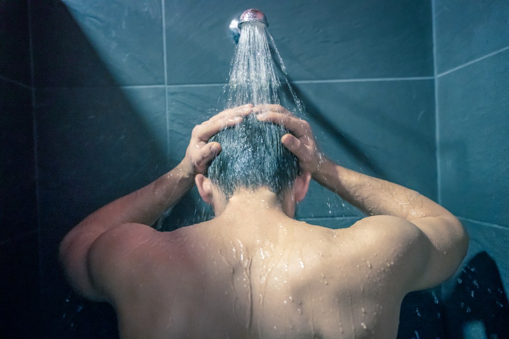 El cardiólogo apuntó que, ante un cuadro hipertensivo, es casi probable que no sientas la disposición de tomar una ducha.