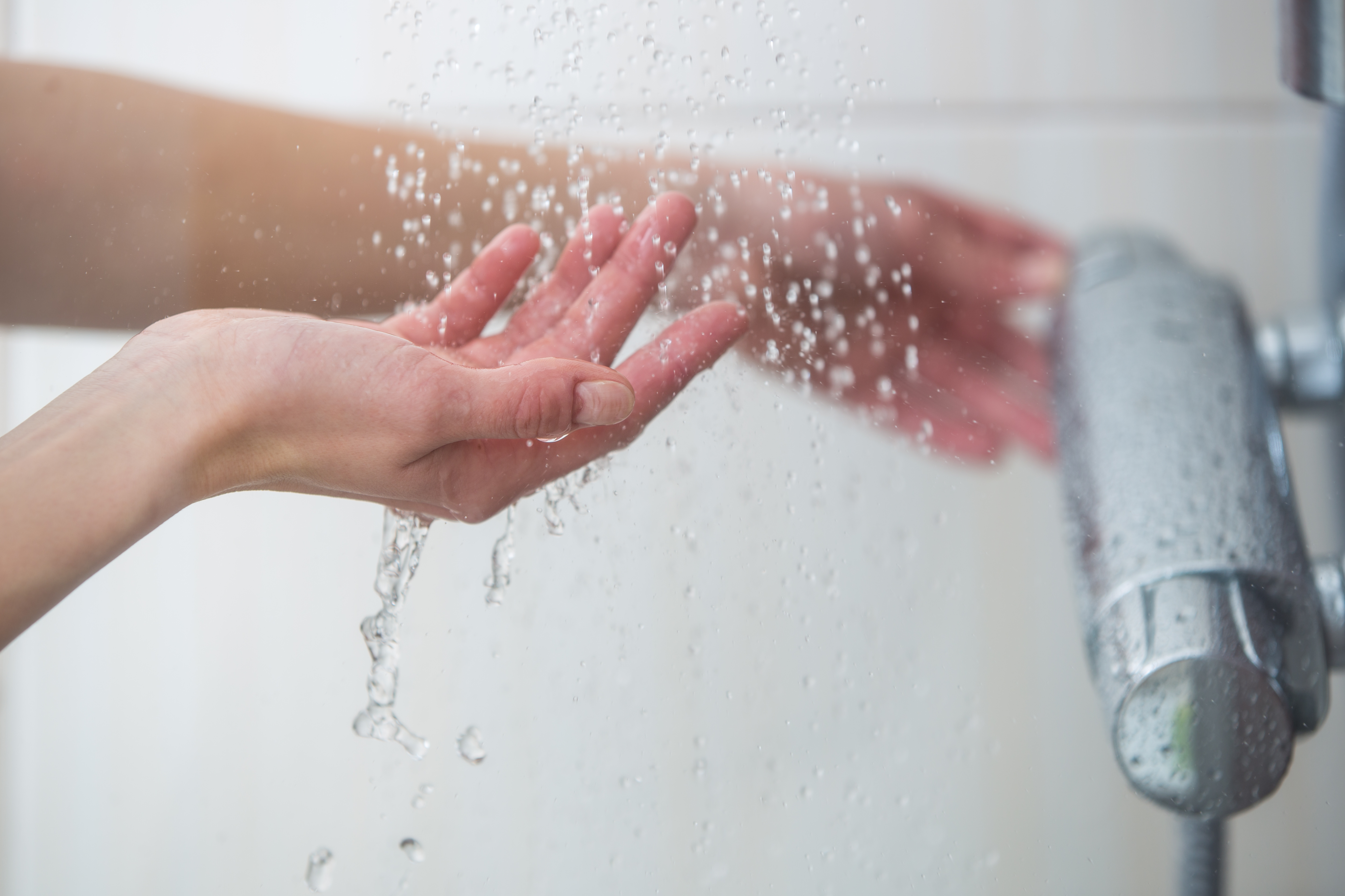 La clave para ducharte con agua caliente es hacerlo ocasionalmente y no por hábito, lo que en este escenario podría dejarte algunos beneficios.