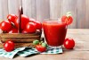 El jugo de tomate es una de las bebidas que impacta positivamente en tu sistema inmune, gracias a sus propiedades antioxidantes.