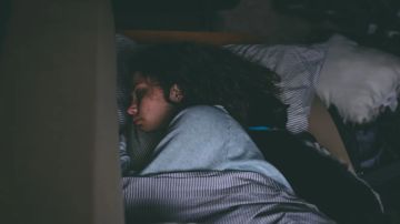 El error que indican los especialistas pueden interrumpir abruptamente la función fisiológica del sueño, lo cual es muy negativo para tu descanso.