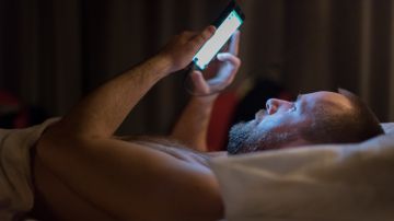 Razones de por qué el 'sexting' es una forma de infidelidad