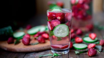 Las frutas son esenciales en la creación del "agua sexy", porque le imprimen el sabor diferente que estás buscando.