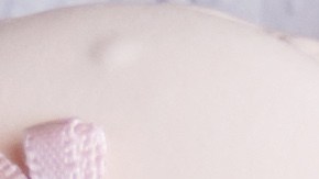 Cuando consumes azúcar refinada, puede aumentar la acumulación de placa amiloide en el cerebro.