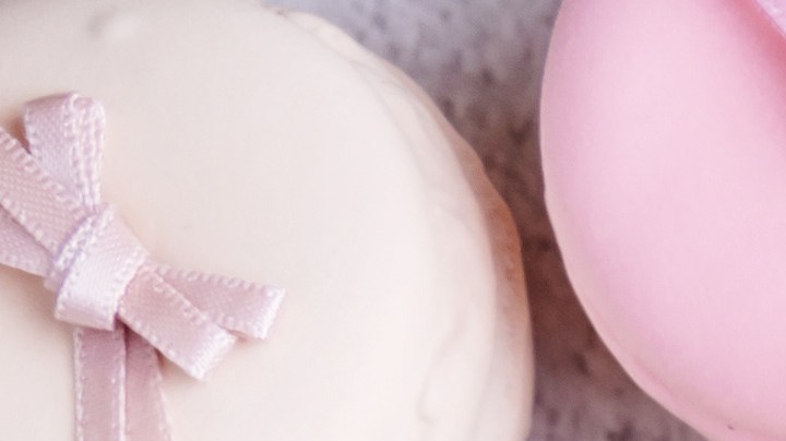 Cuando consumes azúcar refinada, puede aumentar la acumulación de placa amiloide en el cerebro.