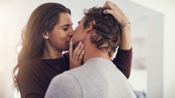 Los besos deben ser satisfactorios, además de excitantes y relajantes. De hecho, algunos expertos aseguran que un buen beso es capaz de aliviar el dolor físico.
