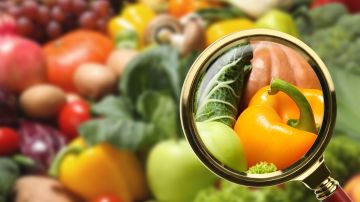 Frutas y verduras más expuestas a pesticidas, según informes