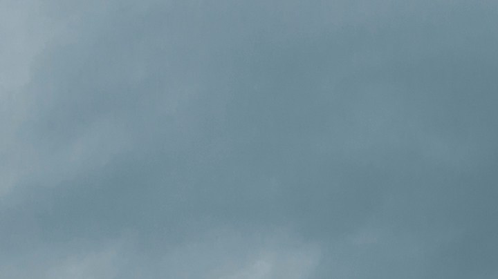 Cuando vas a hacer mejoras o modificaciones exteriores, piensa en los factores climáticos y cómo podría afectarla.