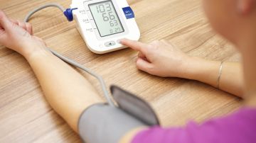 Cuando un tensiómetro 100/60 en tu presión arterial, el siguiente paso es evaluar como te sientes, e incluso, podrías volverla a tomar.