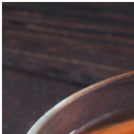 El té negro y té verde varían en aroma e intensidad del sabor, además de que el primero contiene más cafeína.