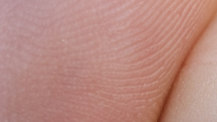 La alimentación rica en vitamina E y el cuidado diario de tus uñas ayuda a evitar ese aspecto amarillo.