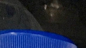 Las botellas de agua retiradas del mercado vienen en presentación de 500 mililitros.