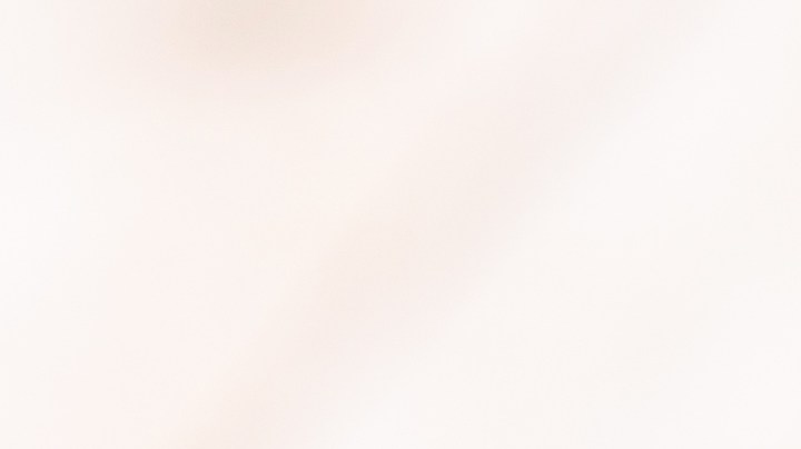 Los embutidos como las salchichas, mortadelas o chorizos tienen un alto contenido de grasas saturadas y sodio, un pésimo alimento para tu colesterol.