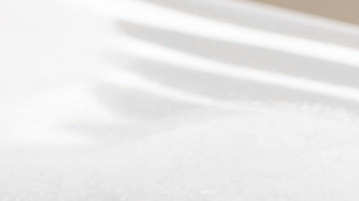 Nunca pongas la sal directamente en el suelo, sino en un recipiente sin tapa y procura renovarla cada 15 o 30 días.