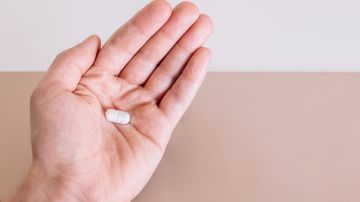 El ibuprofeno es un antiinflamatorio no esteroideo que debe tomarse con precaución para evitar principalmente la resistencia al fármaco.