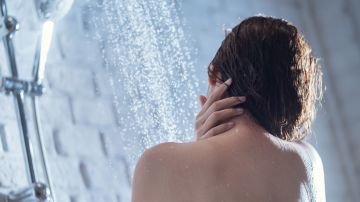 Al tomar una ducha después de hacer ejercicios, también es vital que te fijes en la temperatura del agua.