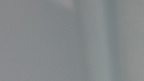 Para limpiar el refrigerador por dentro, una vez que esté descongelado, puedes usar una mezcla de bicarbonato de sodio y agua.