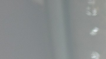 Para limpiar el refrigerador por dentro, una vez que esté descongelado, puedes usar una mezcla de bicarbonato de sodio y agua.