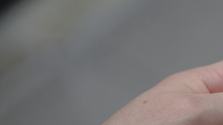 La clave está en que evalúes su comportamiento o si te genera incomodidad cuando revisa tus redes sociales.