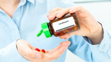La presentación de la levofloxacina es en tabletas y solución, para administrarse por vía oral.
