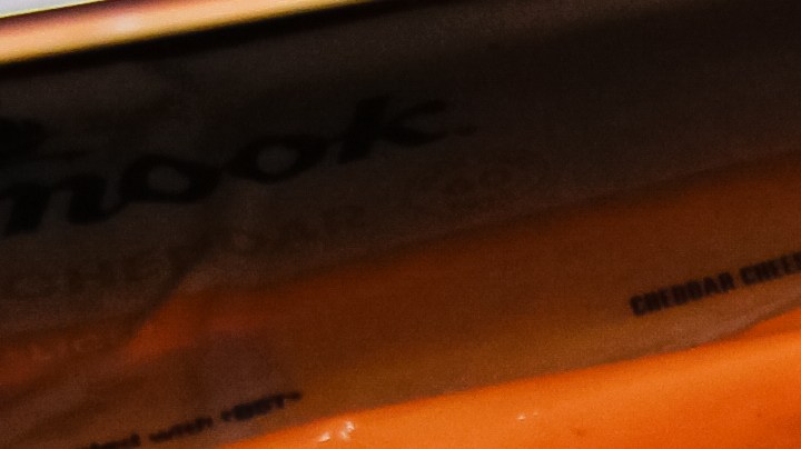 La empresa Tillamook aclaró que las rebanadas de queso afectadas fueron distribuidas en las tiendas Costco ubicadas en la región noroeste de Estados Unidos.