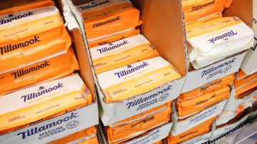 La empresa Tillamook aclaró que las rebanadas de queso afectadas fueron distribuidas en las tiendas Costco ubicadas en la región noroeste de Estados Unidos.