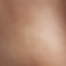 Cuando vayas a cortar la sandía, hazlo sin ningún tipo de prisa, porque vas a necesitar un cuchillo grande y es peligroso si se utiliza con distracciones o apuros.