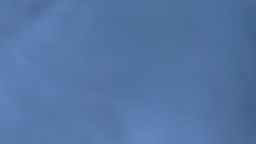 Ojo a esto: la serotonina promueve melatonina, y si no segregas suficiente de una u otra, no podrás dormir adecuadamente.