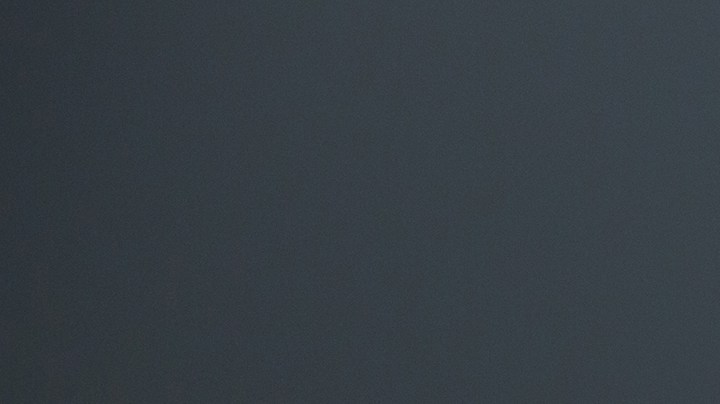 El raspado dental se hace con una herramienta de limpieza, de metal y portátil, para raspar la placa y el sarro de los dientes.