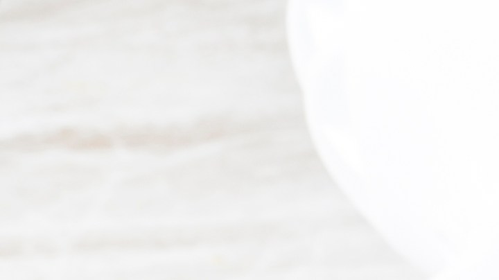 Las planchas de cabello y secadores, que calientan a alta temperatura, son propensos a un cortocircuito en una extensión de corriente.