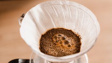 Cuando no estés preparando café o ya hayas utilizado los filtros, estos papelitos blancos tienen una nueva misión casera.