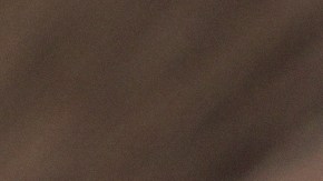 Durante un primer beso, vive el acercamiento de las bocas, con cierta privacidad, haciendo contacto visual, sonriendo y dejándote llevar.