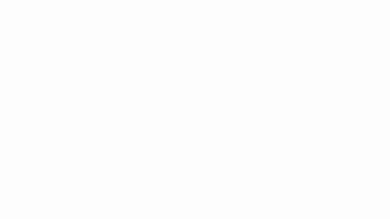 Además de la postura, asegúrate de contar con una buena silla, alineada con tu espalda y que te permita reposar los pies en el suelo, nunca en el aire.