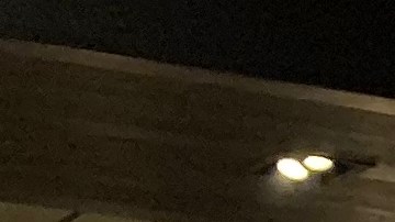 Las velas aromáticas son de tres mechas y los precios están publicados en el sitio web de la tienda.