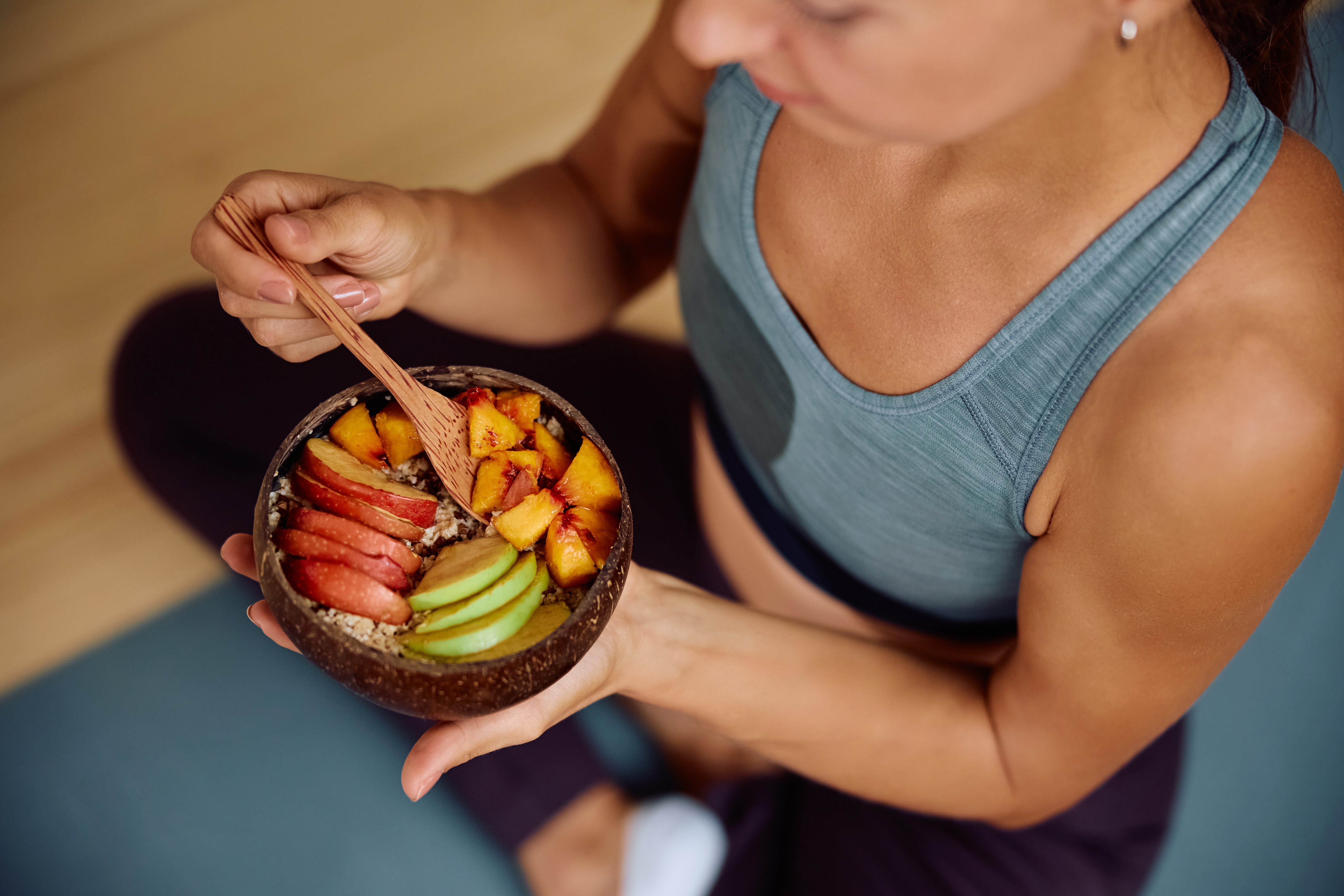 Mantén una buena alimentación para mejorar tu salud mental.