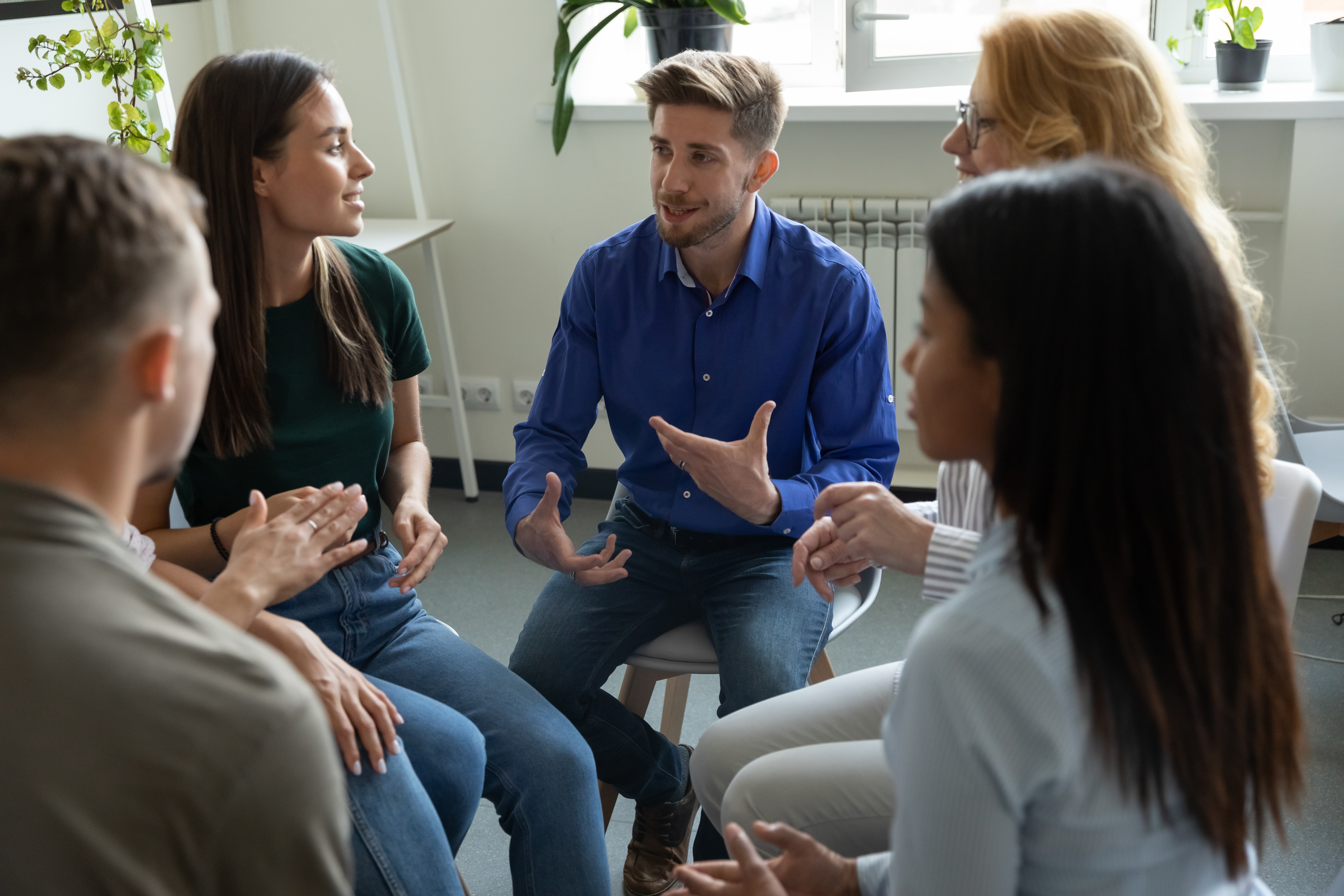 Las discusiones familiares deben resolverse a través de la comunicación.