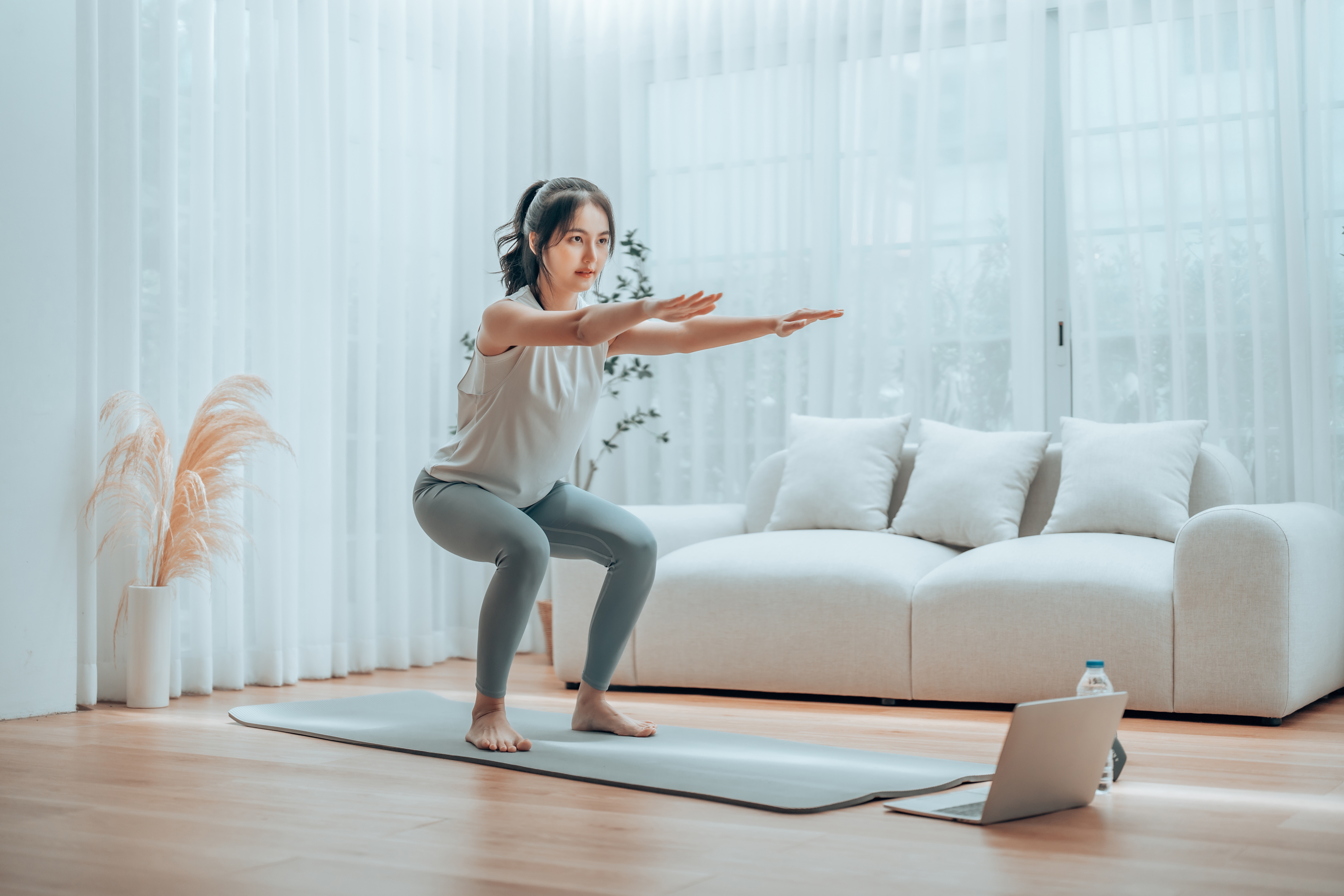 Las sentadillas ayudan a beneficiar la salud en general.