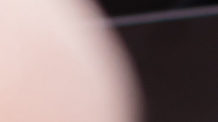 Las personas acostumbran a lavar el pollo para limpiar la suciedad.