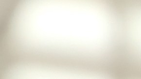 Elimina la energía negativa de tu hogar al trapear con sal.