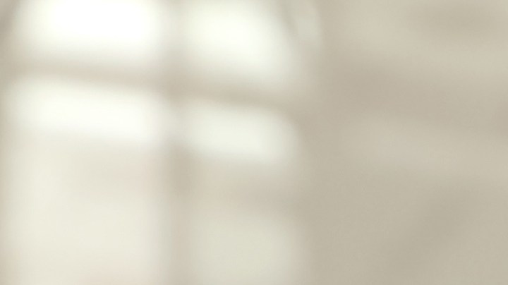 Elimina la energía negativa de tu hogar al trapear con sal.