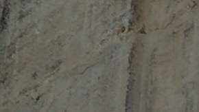 Decora tu balcón con plantas que puedan resistir el impacto de los rayos solares.