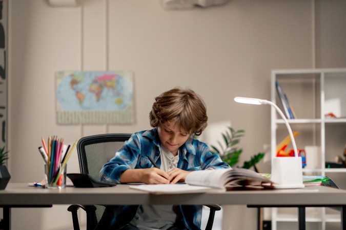 Permita que tu hijo tenga sus momentos de estudio sin ejercer presión.