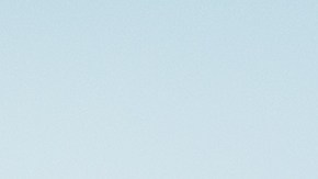 Usa labiales con protector solar para cuidar tus labios en verano.