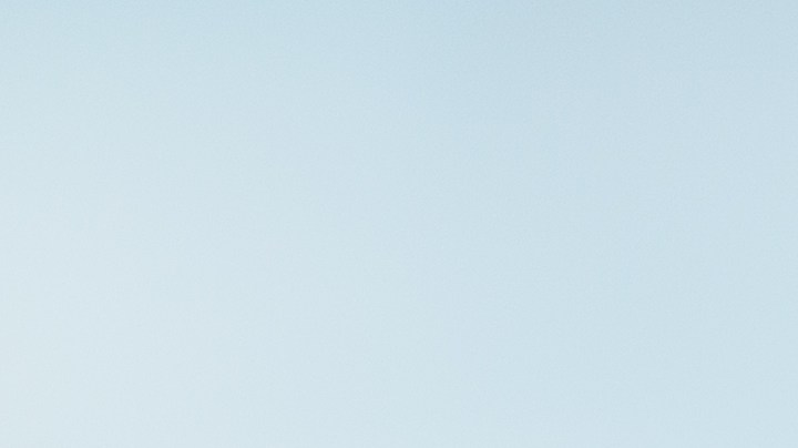 Usa labiales con protector solar para cuidar tus labios en verano.