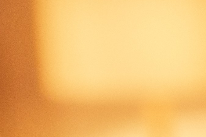 Mira películas con tu pareja para fortalecer la relación.