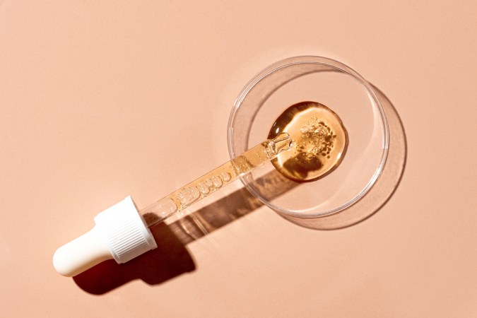 El retinol es un componente que mejora el aspecto de la piel.