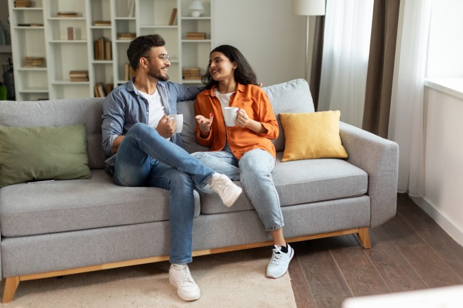 La comunicación es una base importante en una relación de pareja.