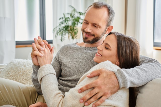El cuidado entre una pareja es una base importante en su relación.