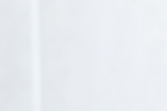 Lava tu cabello con shampoo hidratante para mejorar su aspecto.