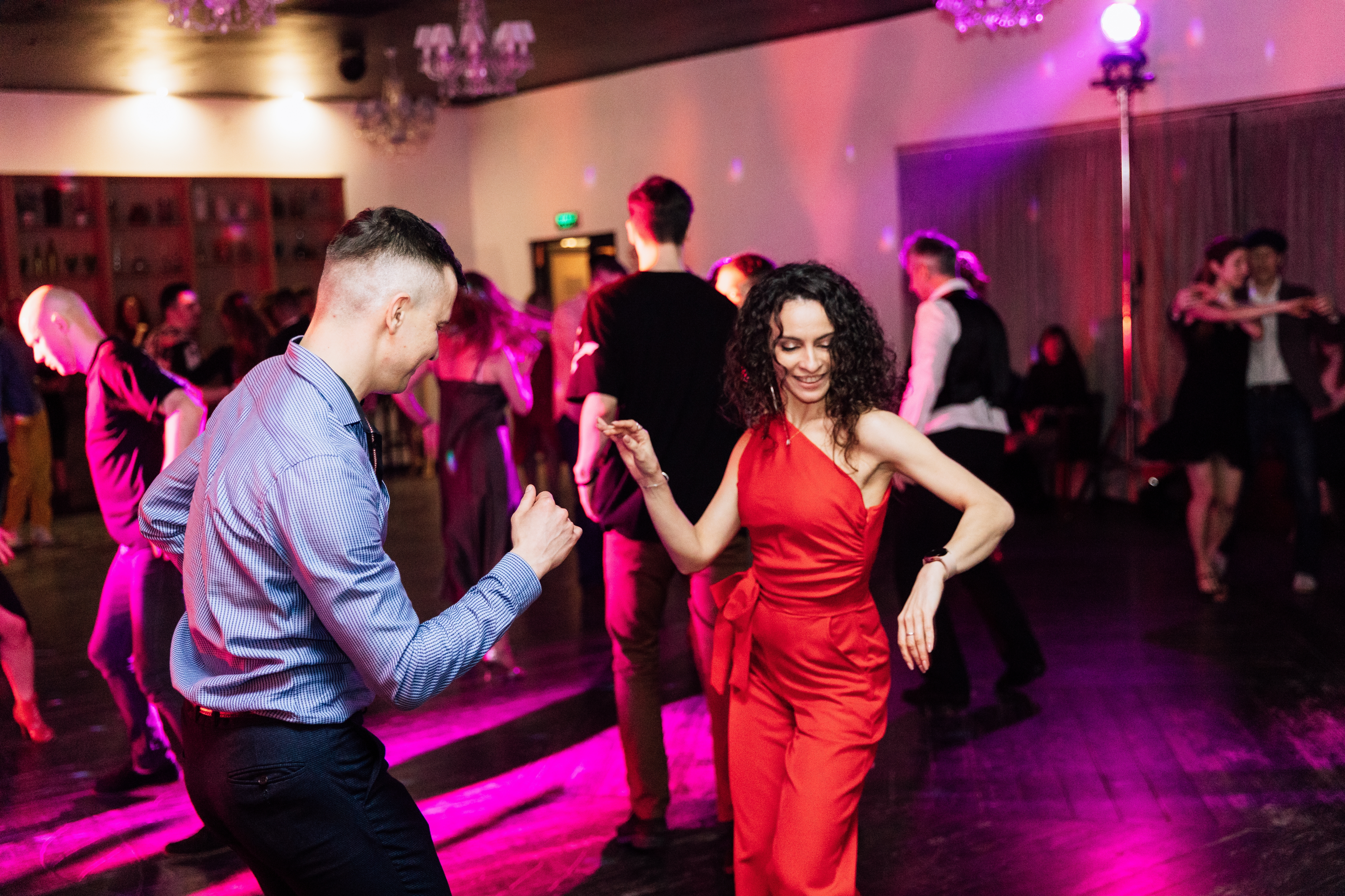 Baila al son de la salsa para celebrar la Herencia HIspana.