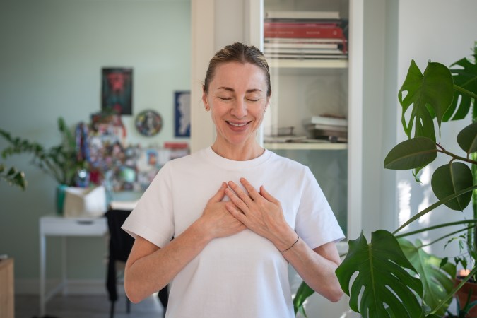 Mejora tu diálogo interno para promover tu autoestima.